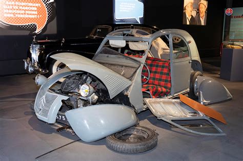 Citroën 2CV du film Le Corniaud