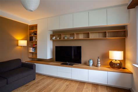 Coin TV avec rangements intégrés