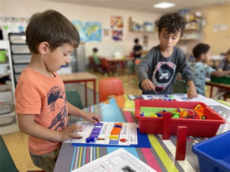 Enfants à l'école maternelle