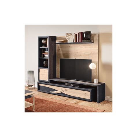 Intégrer la TV dans une composition murale