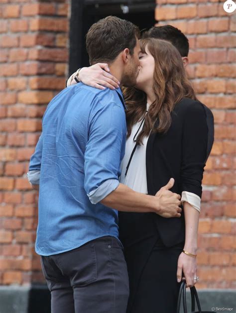 Jamie Dornan et Dakota Johnson dans Cinquante nuances de Grey
