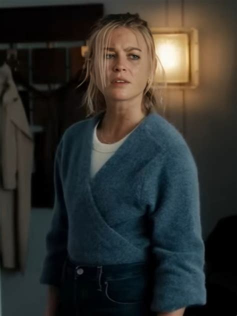 Jeanne Goursaud dans Exterritorial