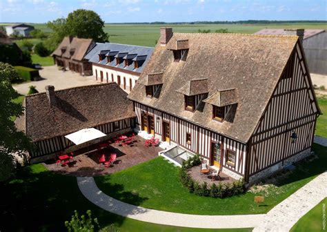 Manoir de Surville vue extérieure