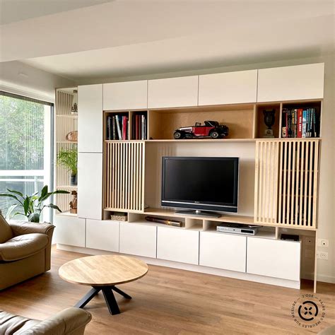 Meuble sur mesure avec télévision intégrée