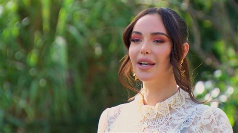 Nabilla dans Cosmic Love