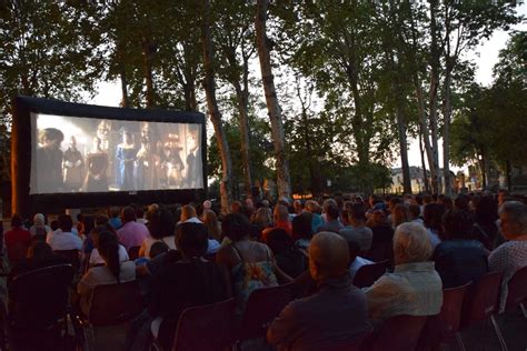 Séance de cinéma en plein air