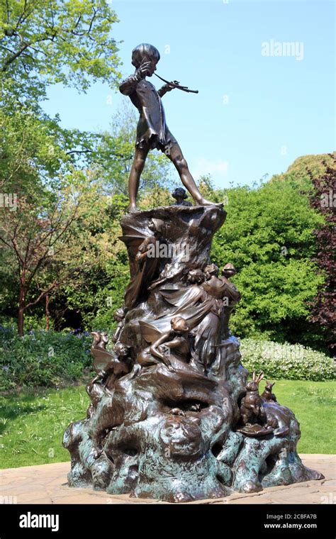 Statue de Peter Pan à Kensington Gardens