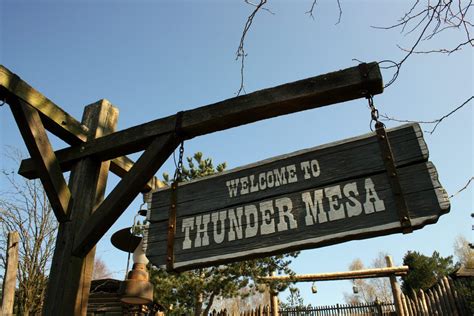 Thunder Mesa et la famille Ravenswood